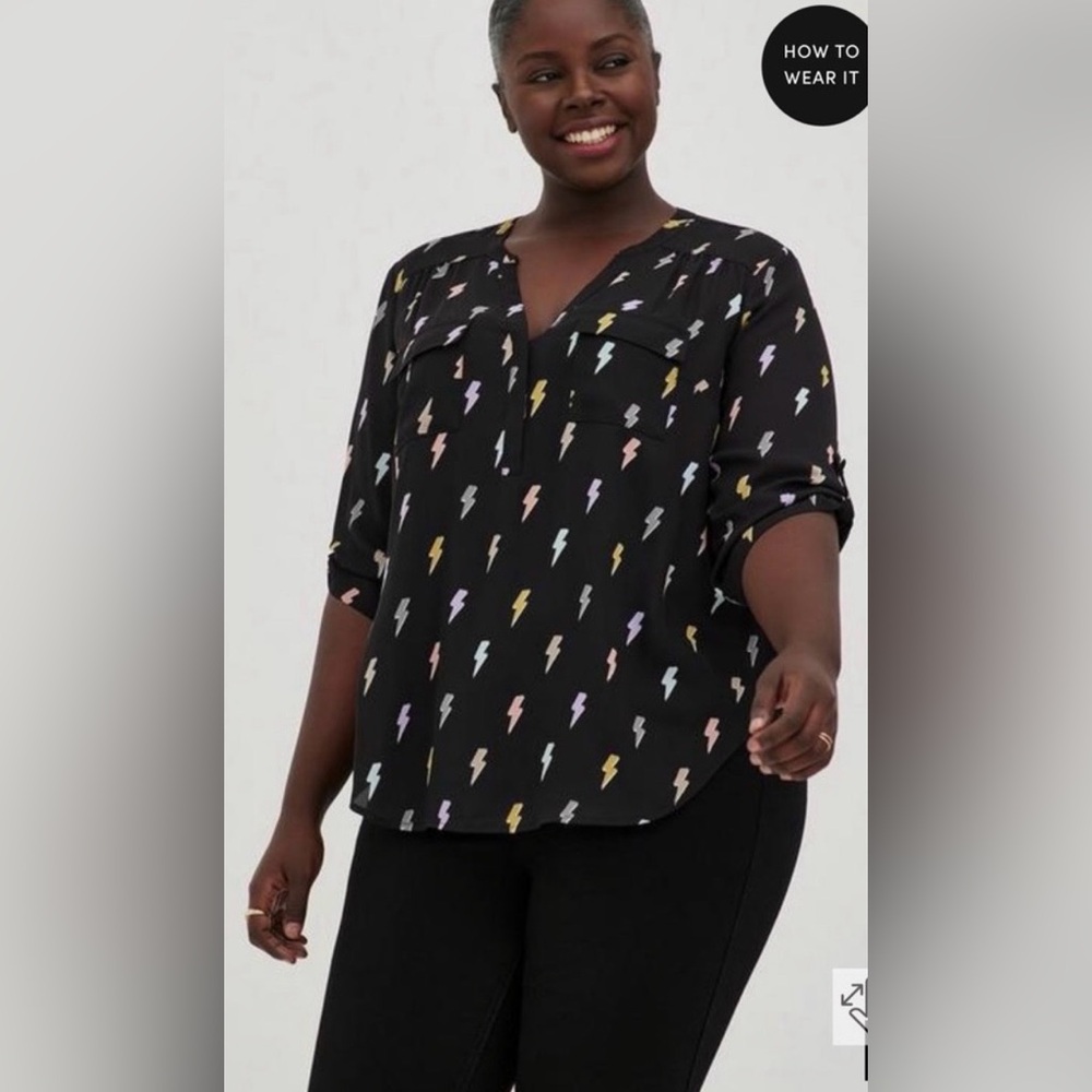 ⚡️Torrid Black Harper Top with Lightning Bolts size 6